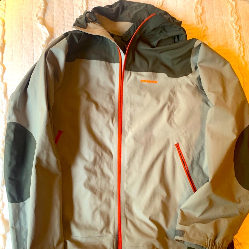 Patagonia XL lightweight shell
